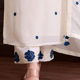 Happy Design Women Floral Embroidered Kurta with Trousers & Dupatta image 3