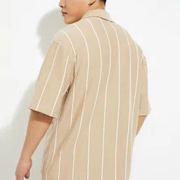 max Striped Spread Collar Short Sleeves Regular Fit Cotton Casual Shirt image 2