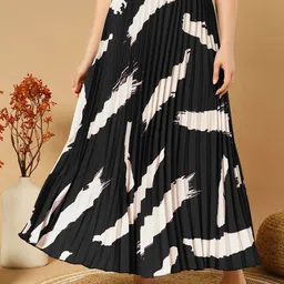OTABU  Printed Pleated Flared Maxi Skirt image 1