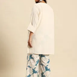 Sia Ab Pehnegi Duniya Women Embroidered Regular Beads and Stones Kurta with Palazzos image 3