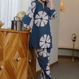 KALINI Women Tie & Dye Floral Printed Cotton Co-Ords Set-image-29