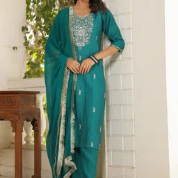 HouseOfCommon Floral Embroidered Sequnnied Straight Kurta With Trousers & Dupatta-image-23