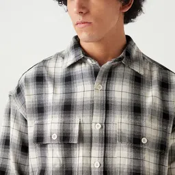 Bewakoof Men Standard Oversized Fit Spread Collar Tartan Checked Cotton Casual Shirt image 3