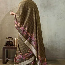 TIRA Women Floral printed Zari Bagh Saree image 3