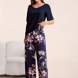 LULU & SKY Women Floral Printed V-Neck T-shirt & Pyjamas image 2