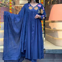 DIVASTRI Women Floral Embroidered Regular Kurta with Palazzos & With Dupatta-picture-16