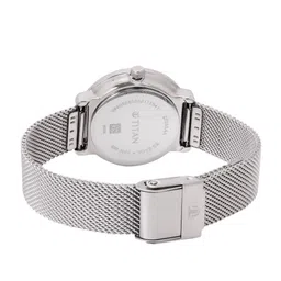 Titan Men Analogue Watch 2728SM01 image 3