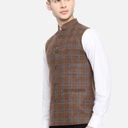 vastraa fusion Men Solid Nehru Jacket image 3