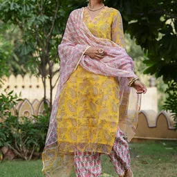 Lookmark Floral Printed V-Neck Straight Kurta With Salwar & Dupatta image 3