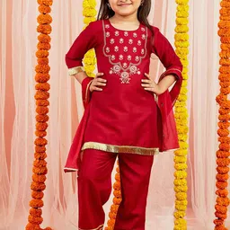 VASTRAMAY Girls Floral Embroidered Thread Work Kurta With Trousers & Dupatta-picture-53
