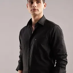 Tommy Hilfiger Men Pinstripes Opaque Striped Casual Shirt image 4