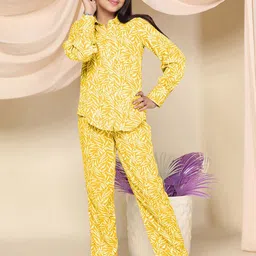 YK Girls Printed Shirt with Trousers image 1