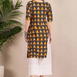 arangya Women Printed Quirky Crepe Kurta image 3