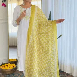 CaniBani Women Ethnic Motifs Embroidered Regular Thread Work Chanderi Silk Kurta with Trousers & With Dupatta image 3