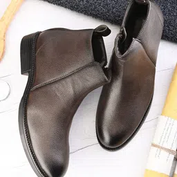 The Roadster Lifestyle Co Men Block-Heeled Chelsea Boots-image-3