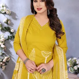 Banwaree Women Floral Printed Cotton Kurta with Trousers & Dupatta image 5