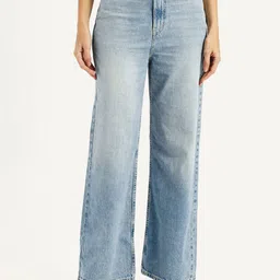 Levis Women Classic Relaxed Fit High-Rise Cotton Light Fade Jeans-image-96