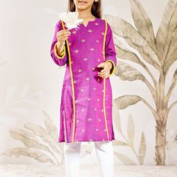 VASTRAMAY Girls Floral Embroidered Pure Cotton Notch Neck Straight Kurta With Leggings-picture-7