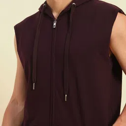 Mast & Harbour Men Hooded Cotton T-shirt image 4