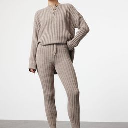 Trendyol Ribbed Sweatshirt & Trousers Co-Ord-picture-39