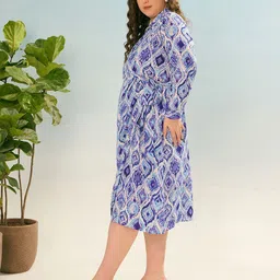 sassafras curve SASSAFRAS Women Abstract Printed Mandarin Collar Midi Warp Dress image 2