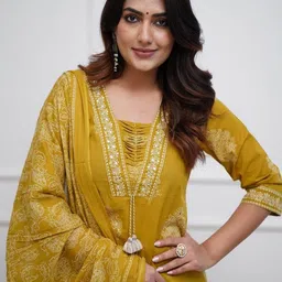 Vogue by Avantika Women Ethnic Motifs Printed Pure Cotton Kurta with Trouser & Dupatta image 3