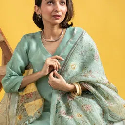 VAAZI CREATOR Ethnic Motifs Embroidered V-Neck Thread Work Kurta With Trousers & Dupatta image 5