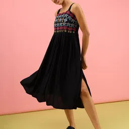 LIMEROAD Floral Embroidered A-Line Midi Dress image 2