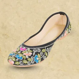 SZN Women Mojaris Flats image 3