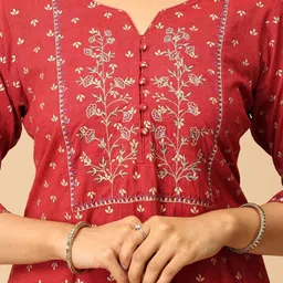 MAKEOVER FASHIONS Botanical Embroidered V-Neck Thread Work Thread Work Kurti image 4