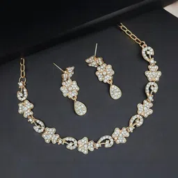 Women Click Stones Studded Jewellery Set image 1
