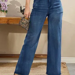 SASSAFRAS BASICS Women Comfort Straight Fit High-Rise Light Fade Jeans-picture-37