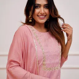 DIVASTRI Women Floral Embroidered Regular Sequinned Kurta with Trousers & With Dupatta image 5