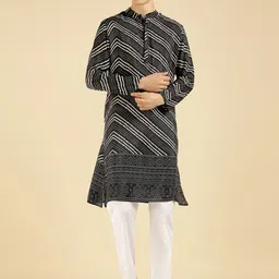Amanush Men Leheriya Printed Thread Work Kurta image 5