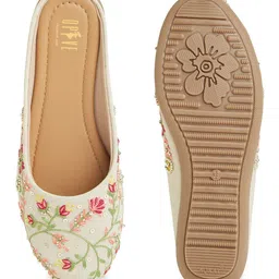 Kethi Fashion Women Textured Mojaris Flats image 3