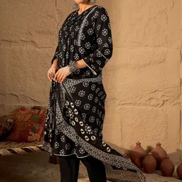 Indo Era Women Ethnic Motifs Printed Regular Pure Cotton Kurta with Trousers & With Dupatta image 3