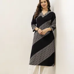 dressar Women Floral Print Viscose Rayon Straight Kurta image 3