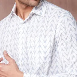 Fabindia Men Slim Fit Spread Collar Chevron Striped Cotton Casual Shirt image 4