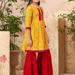 Aarika Girls Floral Printed Regular Kurta with Sharara image 3