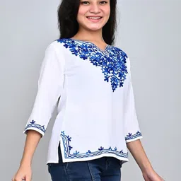 BlueWears Ethnic Motifs Embroidered V-Neck Kurti image 4