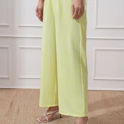 Vishudh Women Floral Printed Regular Kurta with Palazzos image 4