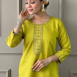 TURITY Women Floral Embroidered Regular Thread Work Chanderi Silk Kurta with Trousers & With Dupatta image 5