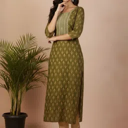 Sangria Women Floral Printed Thread Work Kurta-picture-18