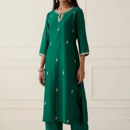 LIVIX Women Ethnic Motifs Embroidered Regular Thread Work Kurta with Palazzos & With Dupatta image 4