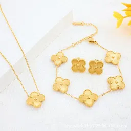 Designs & You Gold Plated Anti Tarnish Clover Jewellery Set image 5
