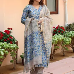 Aaghnya Women Viscose Rayon Printed Kurta Sets image 2