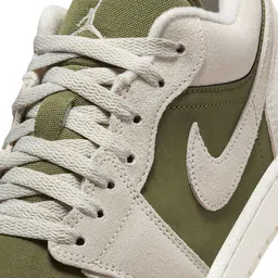Nike AIR JORDAN 1 LOW SE image 4