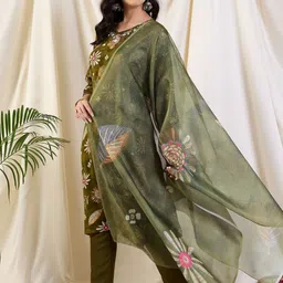 Katn India Women Printed Kurta with Trousers & With Dupatta image 5