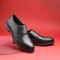 Overdrive Men Leather Slip-On Sneakers-image-28