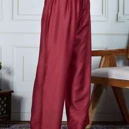 House of Pataudi Bandhani Printed Tie-Up Neck Straight Kurta With Palazzos & Dupatta image 4